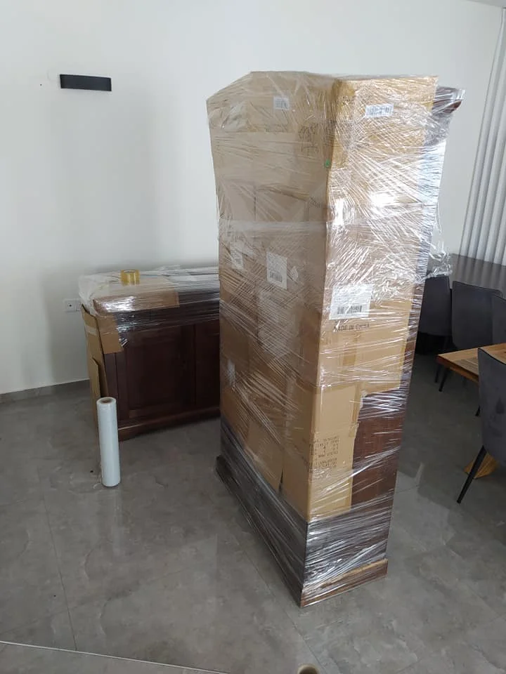 אריזה מקצועית - רהיטים אריזים בקרטון וניילון בועות